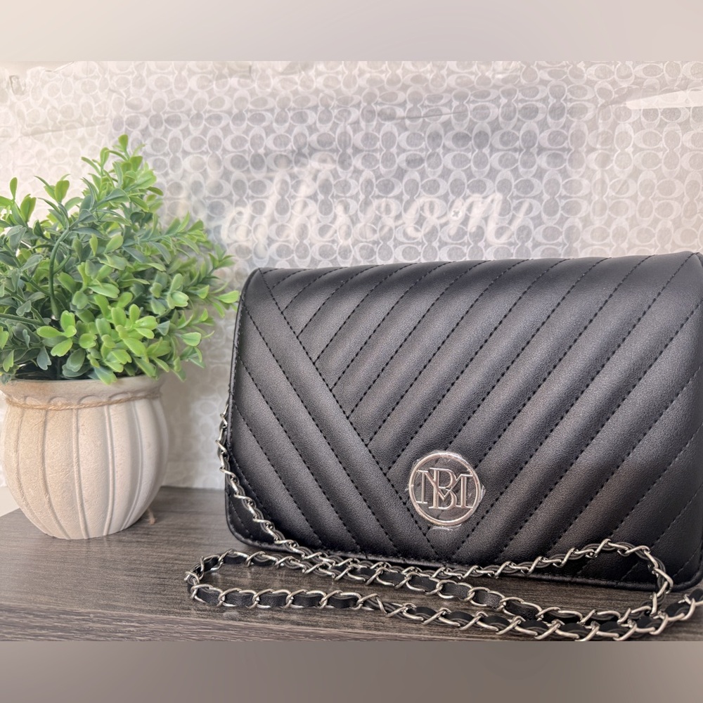 Elegant Black Quilted Chain Bag